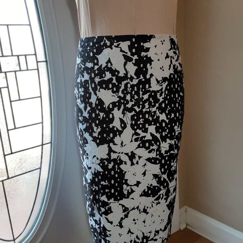 NEW YORK & COMPANY Black White Pencil SKIRT Lined